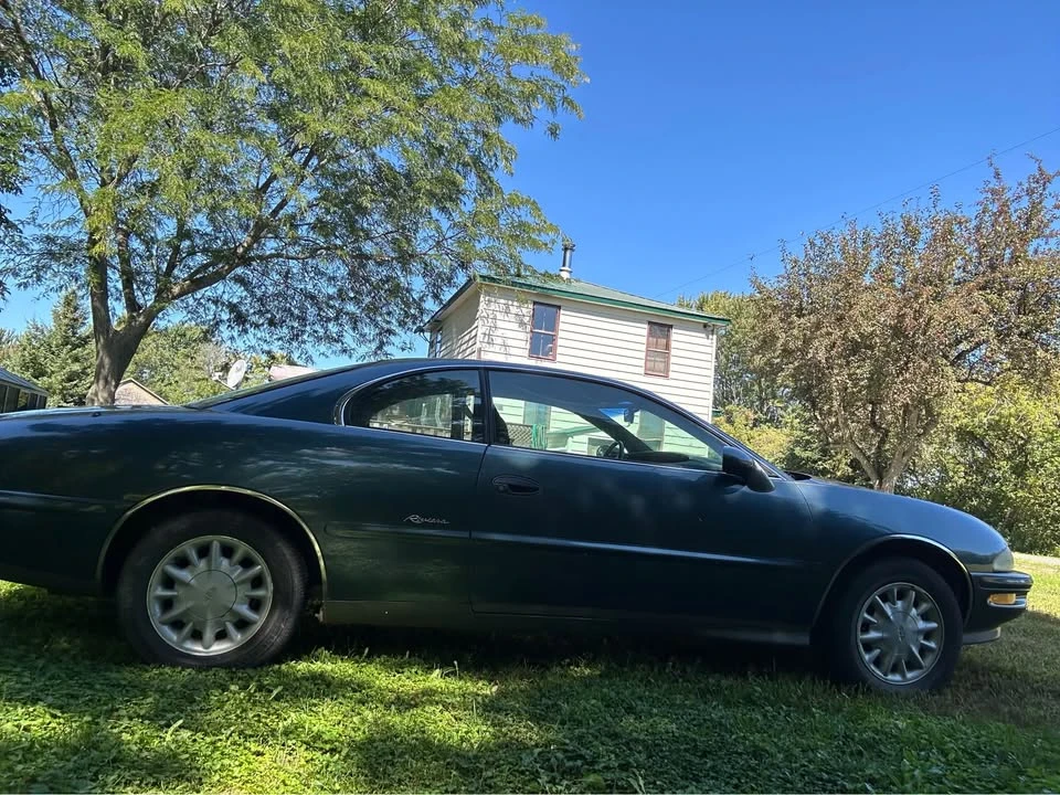 1995 Buick Riviera 8th Gen - Image 4 of 5