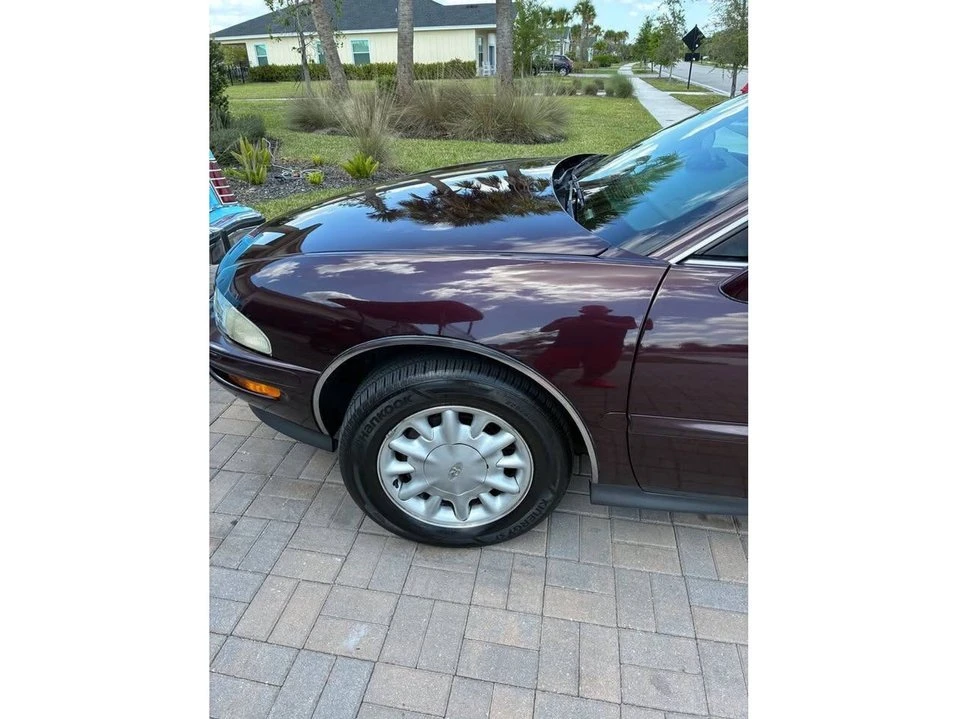1995 Buick Riviera 8th Gen - Image 6 of 10