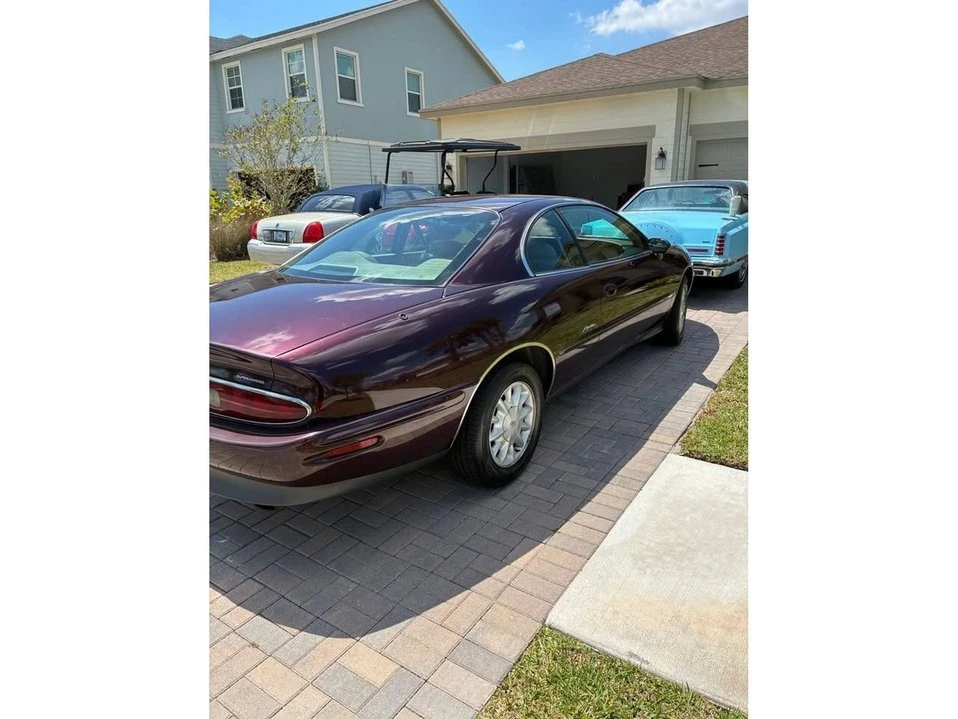 1995 Buick Riviera 8th Gen - Image 4 of 10