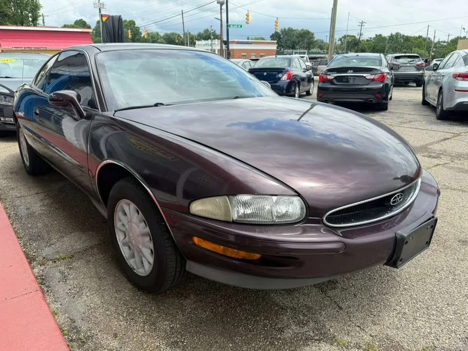 1995 Buick Riviera 8th Gen - Image 3 of 17