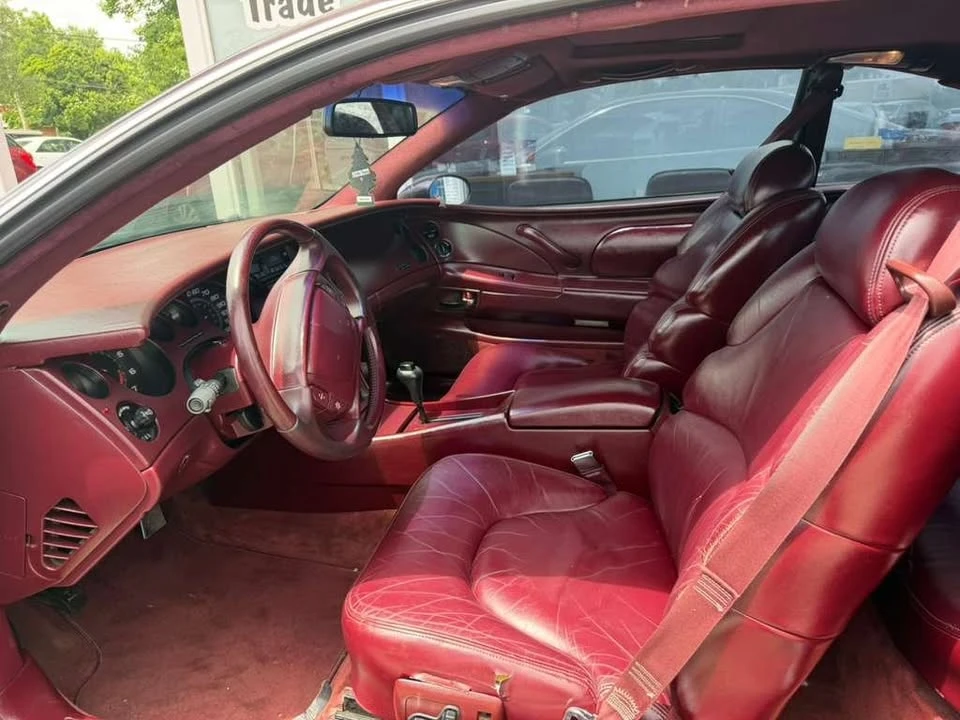 1995 Buick Riviera 8th Gen - Image 13 of 17