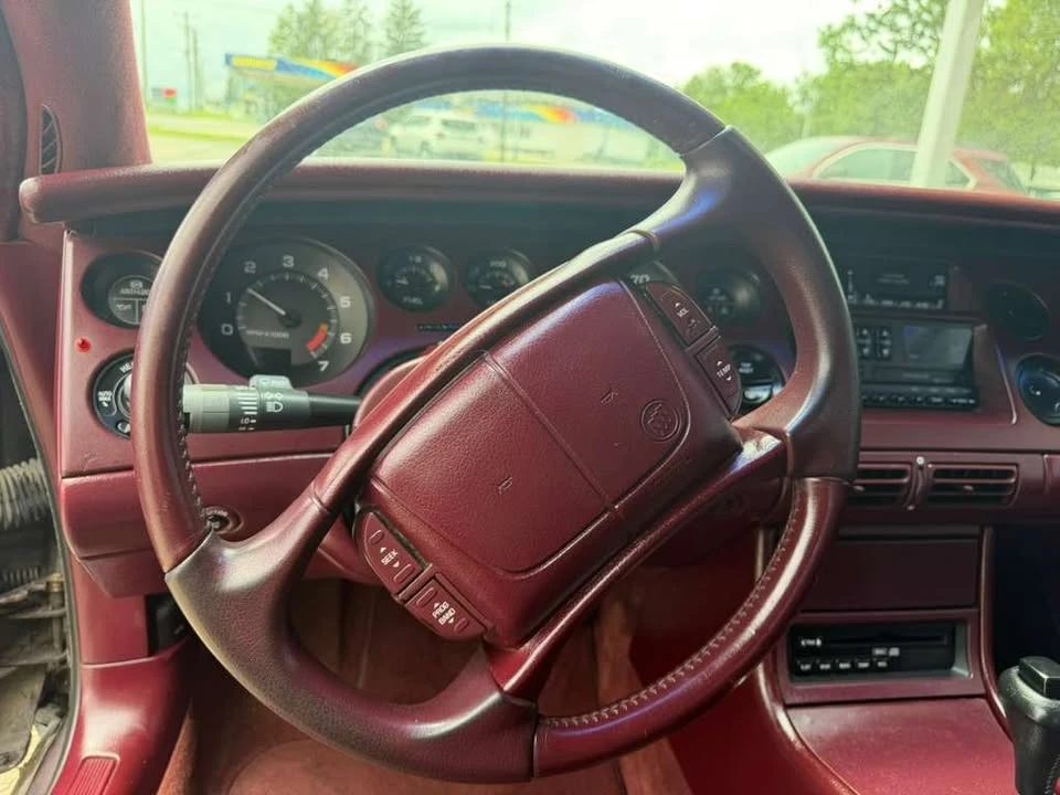 1995 Buick Riviera 8th Gen - Image 10 of 17