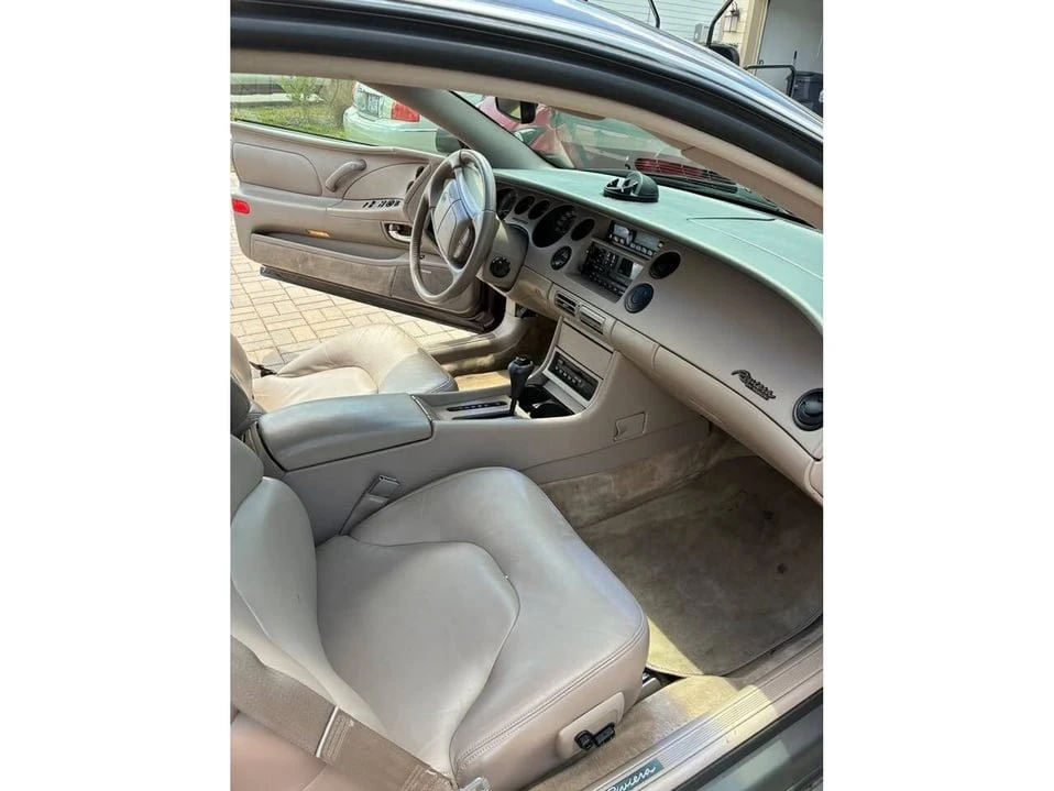 1995 Buick Riviera 8th Gen - Image 7 of 11