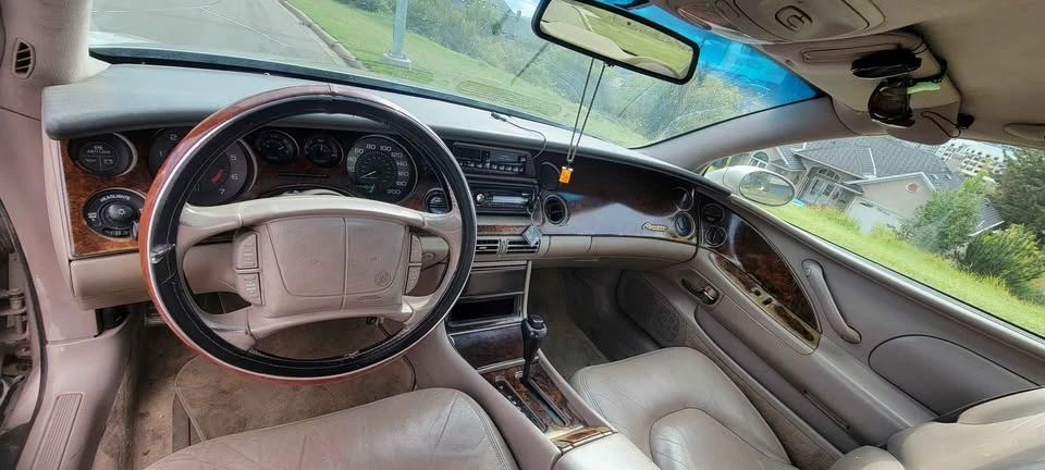 1995 Buick Riviera 8th Gen - Image 6 of 8