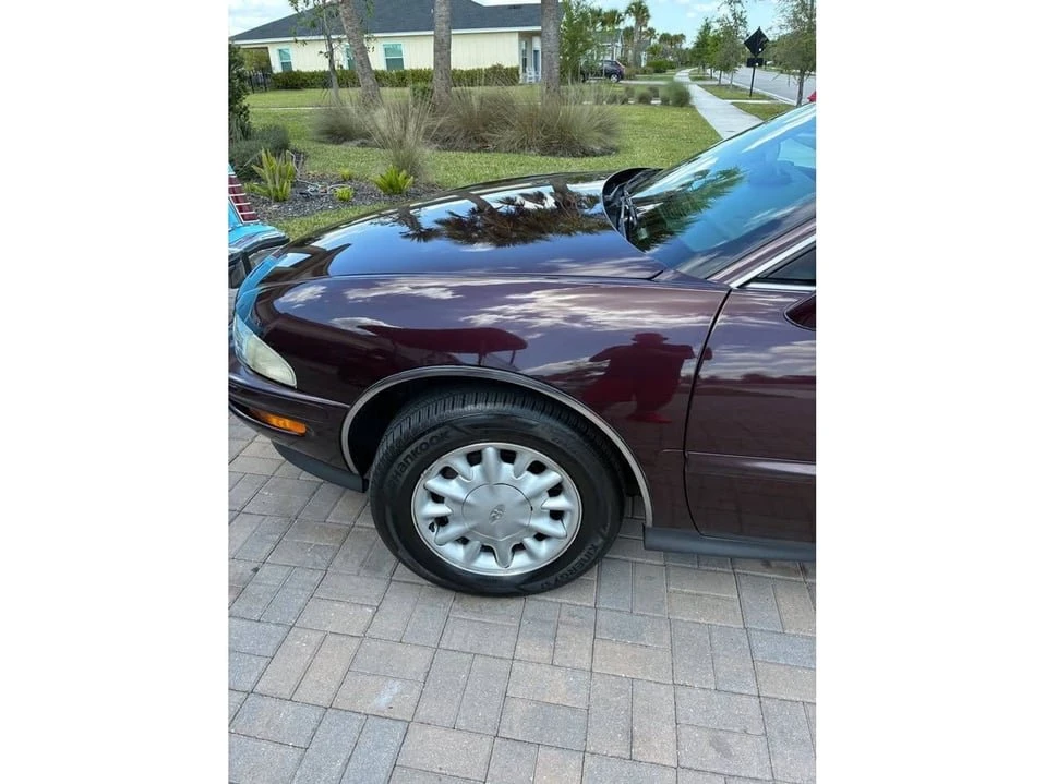 1995 Buick Riviera 8th Gen - Image 5 of 11