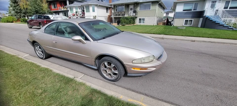 1995 Buick Riviera 8th Gen - Image 3 of 8