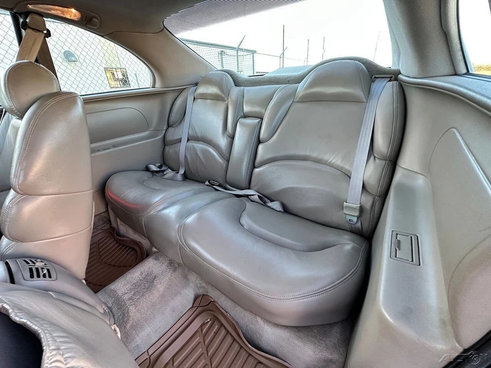 1995 Buick Riviera 8th Gen - Image 16 of 21