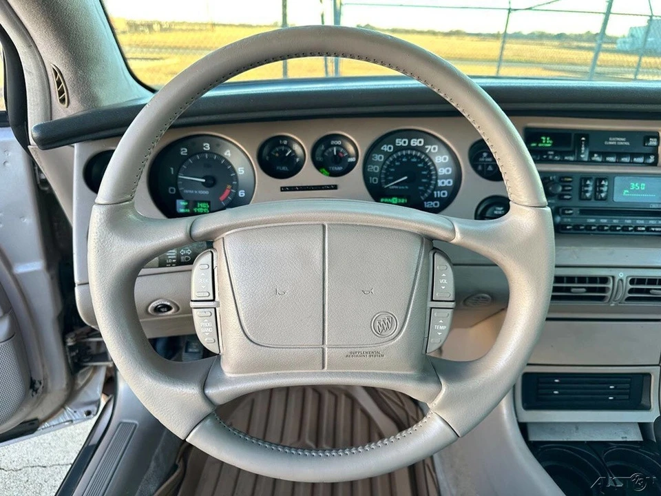 1995 Buick Riviera 8th Gen - Image 11 of 21