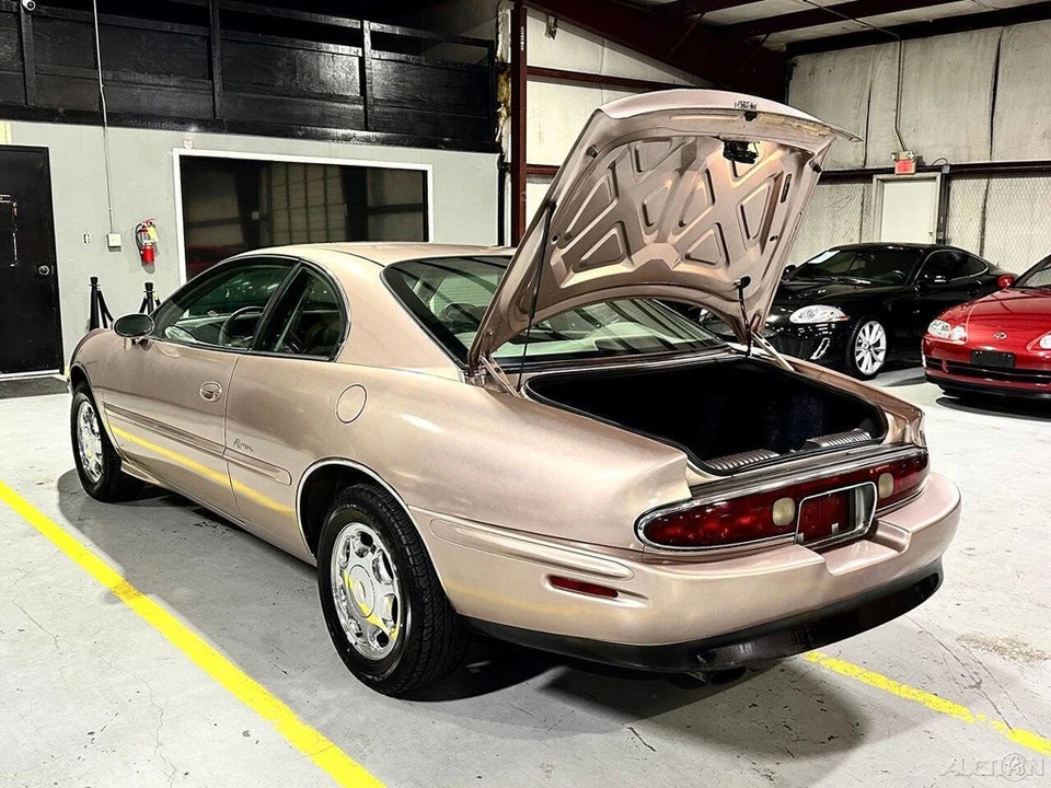 1995 Buick Riviera 8th Gen - Image 17 of 21