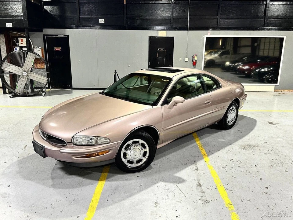 1995 Buick Riviera 8th Gen - Image 5 of 21