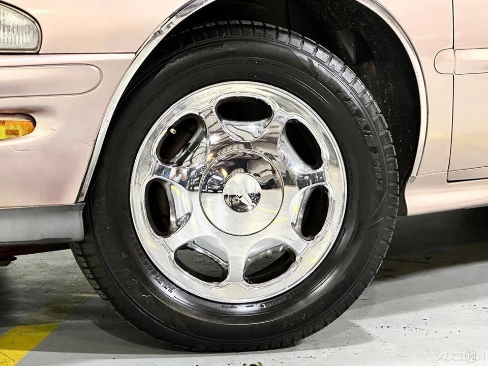1995 Buick Riviera 8th Gen - Image 2 of 21