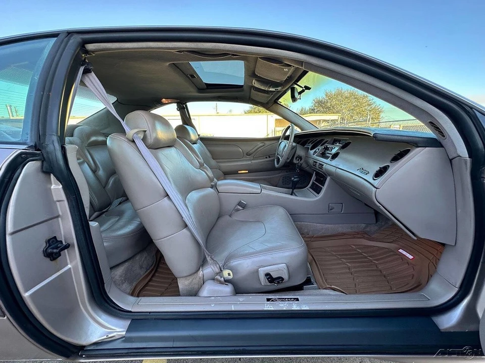 1995 Buick Riviera 8th Gen - Image 9 of 21
