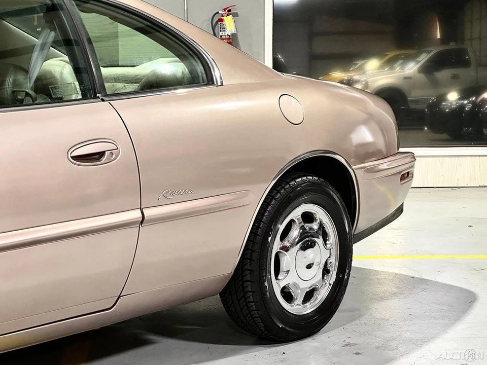 1995 Buick Riviera 8th Gen - Image 4 of 21
