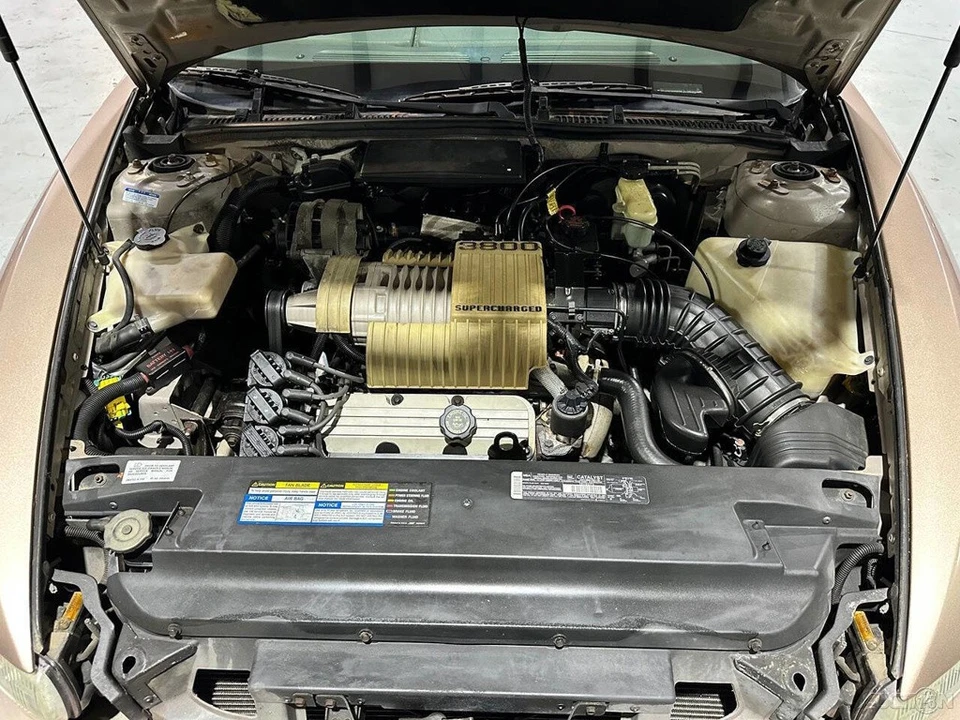 1995 Buick Riviera 8th Gen - Image 13 of 21