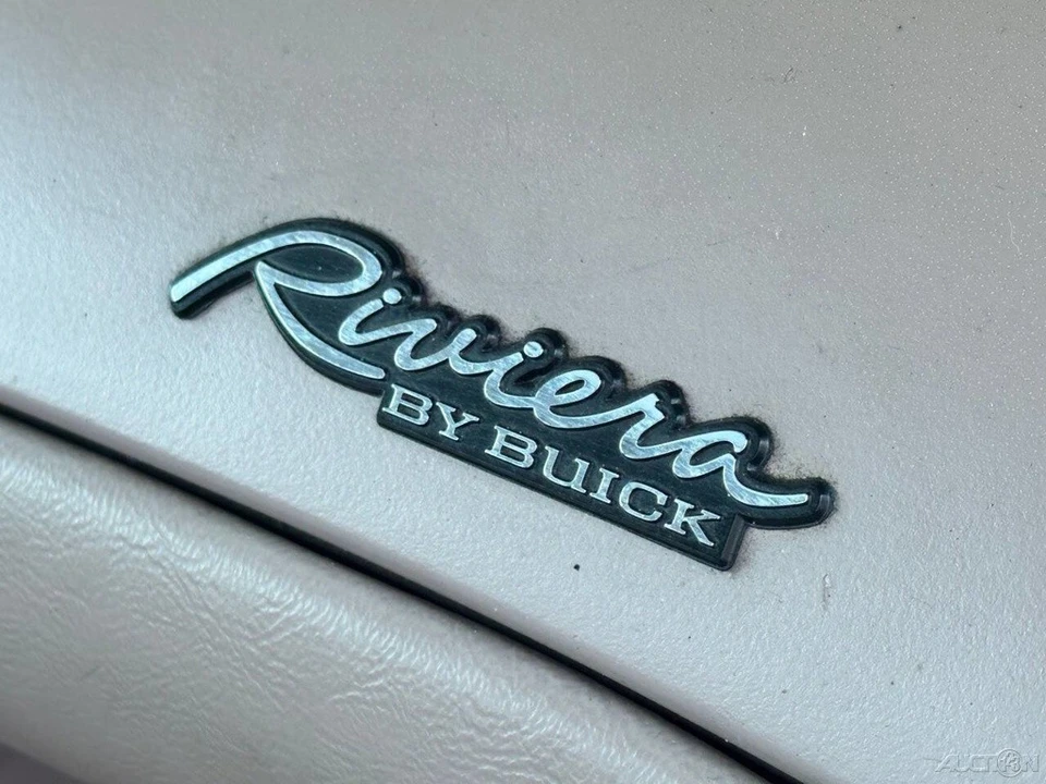 1995 Buick Riviera 8th Gen - Image 14 of 21