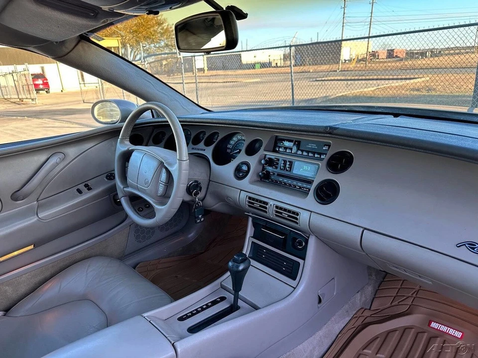 1995 Buick Riviera 8th Gen - Image 15 of 21