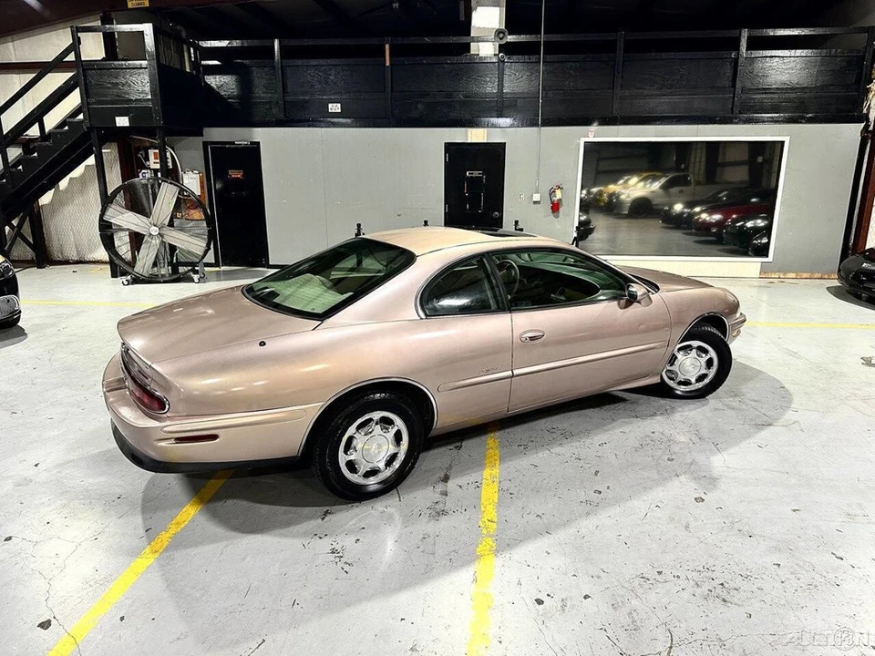 1995 Buick Riviera 8th Gen - Image 6 of 21