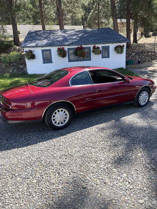 1995 Buick Riviera 8th Gen - Image 16 of 31