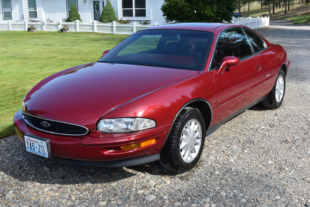 1995 Buick Riviera 8th Gen - Image 5 of 31