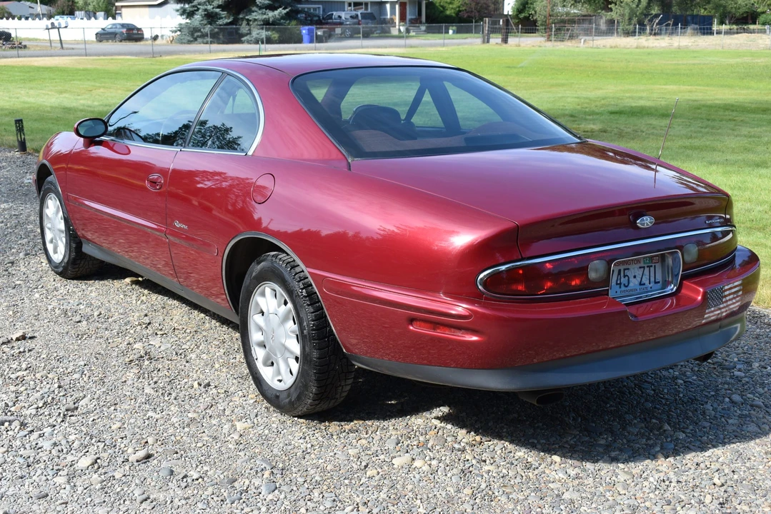 1995 Buick Riviera 8th Gen - Image 23 of 31