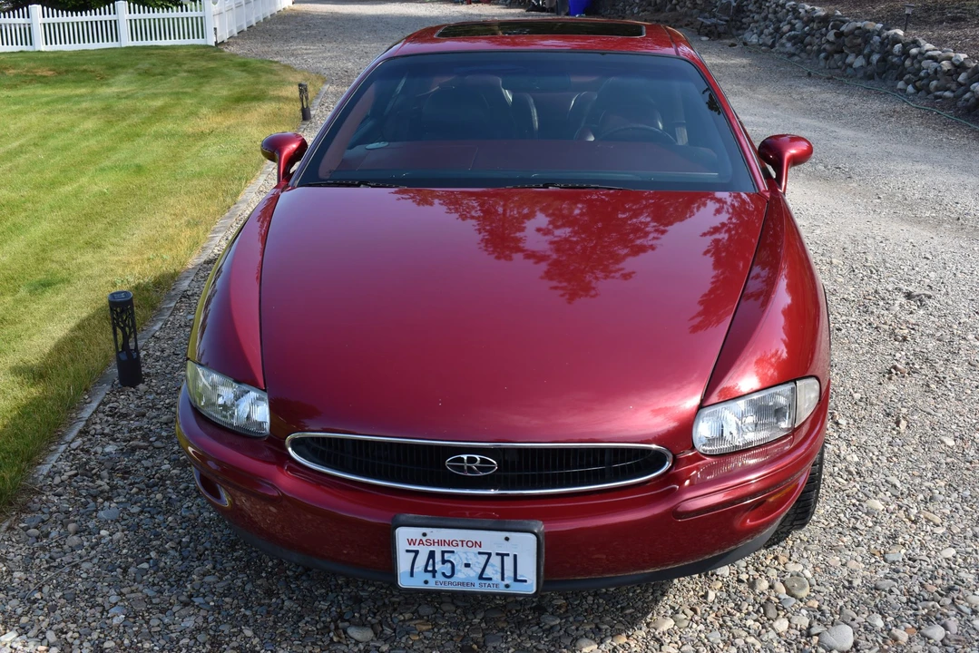 1995 Buick Riviera 8th Gen - Image 9 of 31