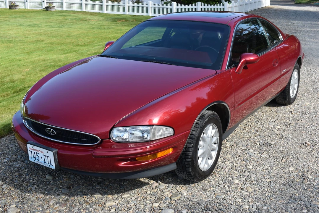 1995 Buick Riviera 8th Gen - Image 7 of 31