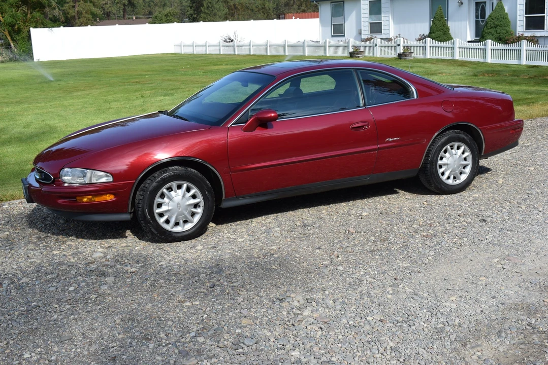 1995 Buick Riviera 8th Gen - Image 26 of 31