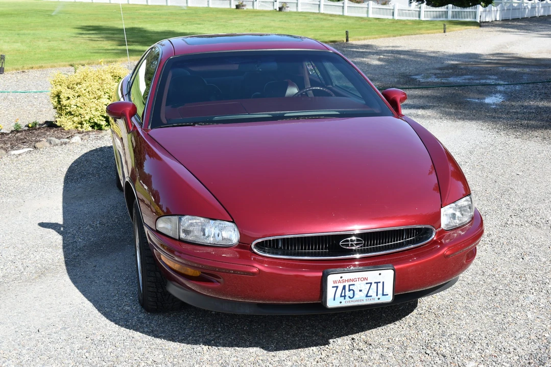 1995 Buick Riviera 8th Gen - Image 11 of 31