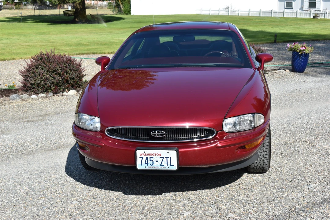 1995 Buick Riviera 8th Gen - Image 8 of 31