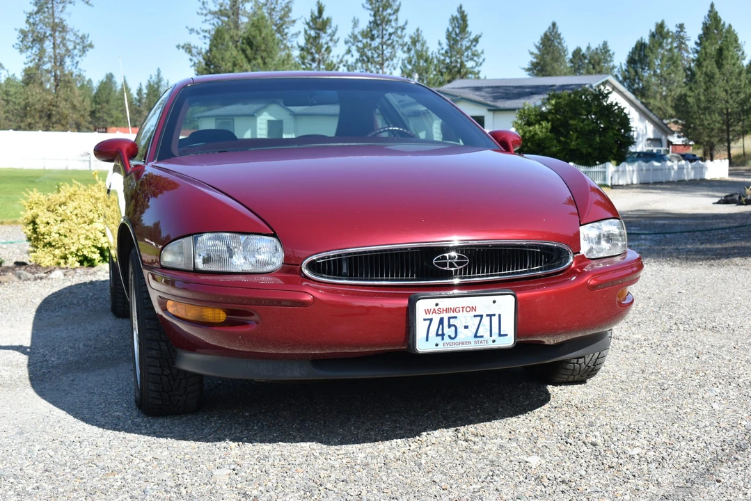 1995 Buick Riviera 8th Gen - Image 10 of 31
