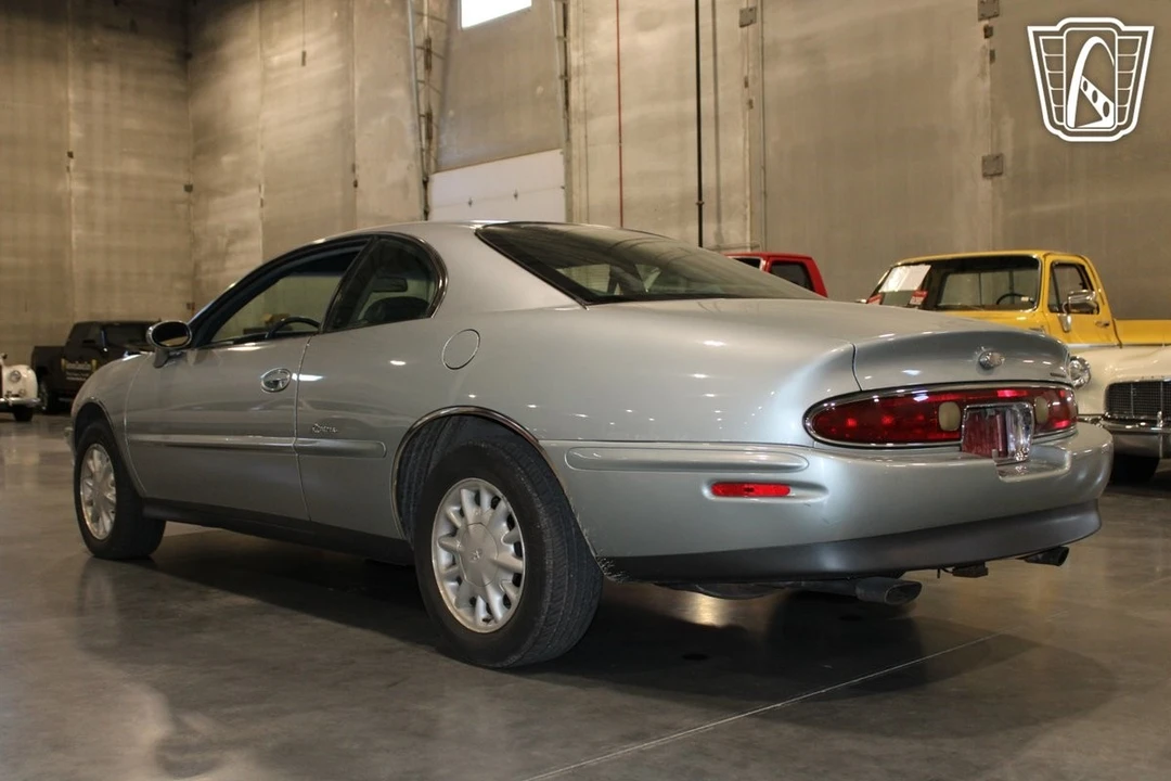 1995 Buick Riviera 8th Gen - Image 21 of 21