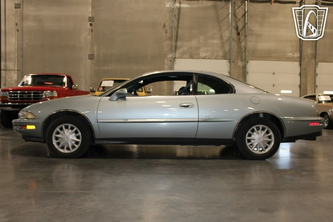1995 Buick Riviera 8th Gen - Image 20 of 21