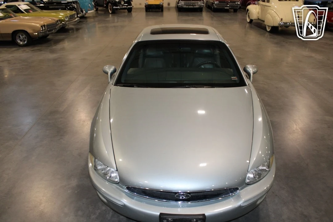 1995 Buick Riviera 8th Gen - Image 18 of 21
