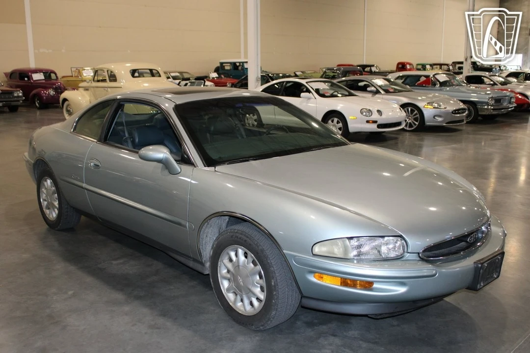 1995 Buick Riviera 8th Gen - Image 8 of 12
