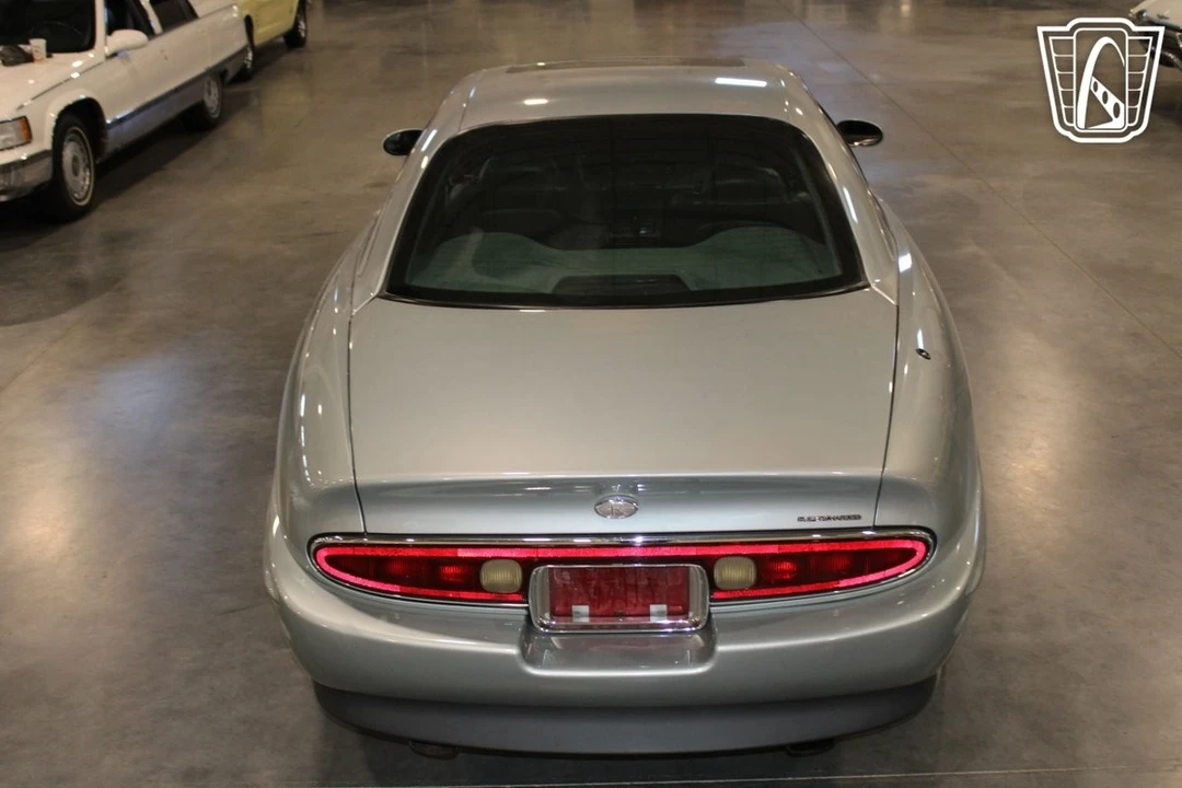 1995 Buick Riviera 8th Gen - Image 14 of 21