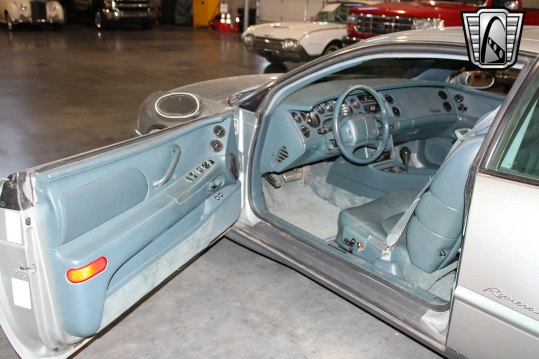 1995 Buick Riviera 8th Gen - Image 21 of 21