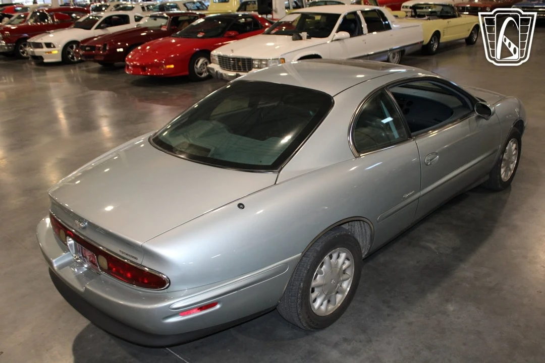 1995 Buick Riviera 8th Gen - Image 14 of 21