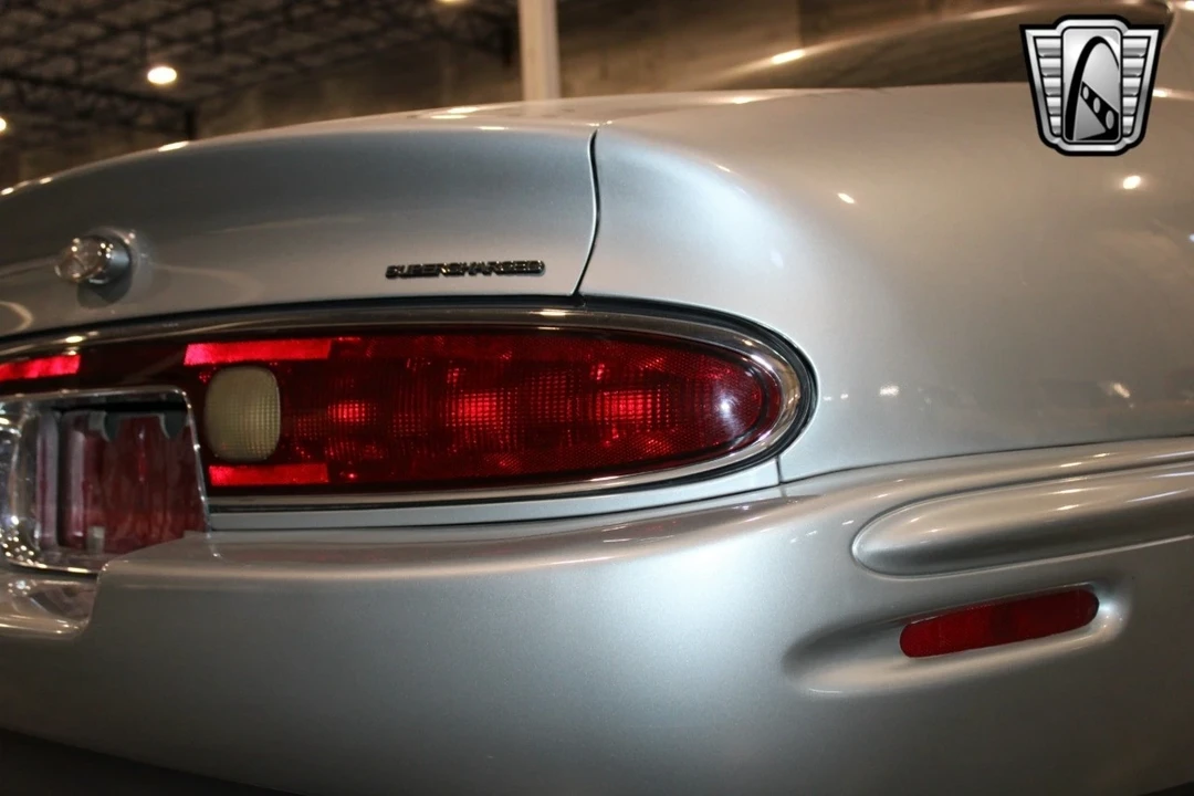 1995 Buick Riviera 8th Gen - Image 14 of 21