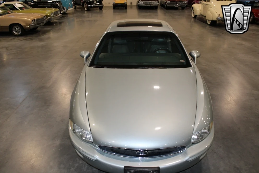 1995 Buick Riviera 8th Gen - Image 11 of 12