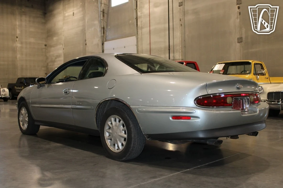 1995 Buick Riviera 8th Gen - Image 20 of 21