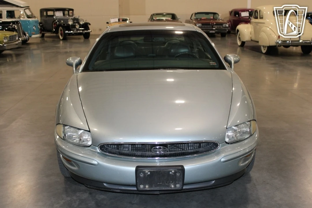 1995 Buick Riviera 8th Gen - Image 10 of 21