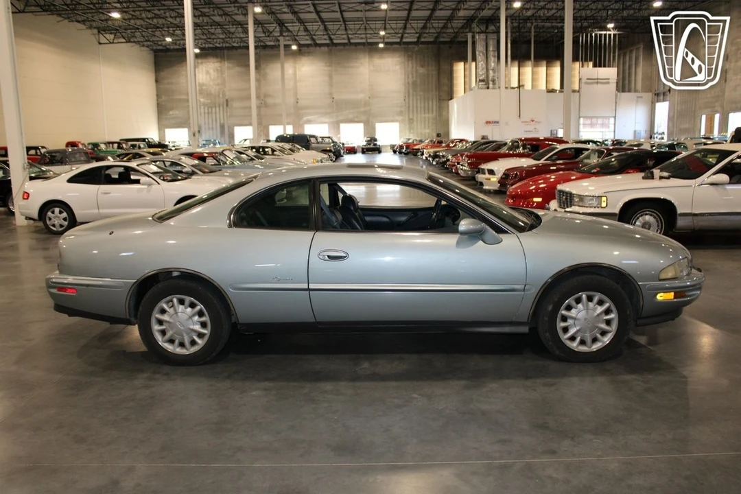 1995 Buick Riviera 8th Gen - Image 8 of 21