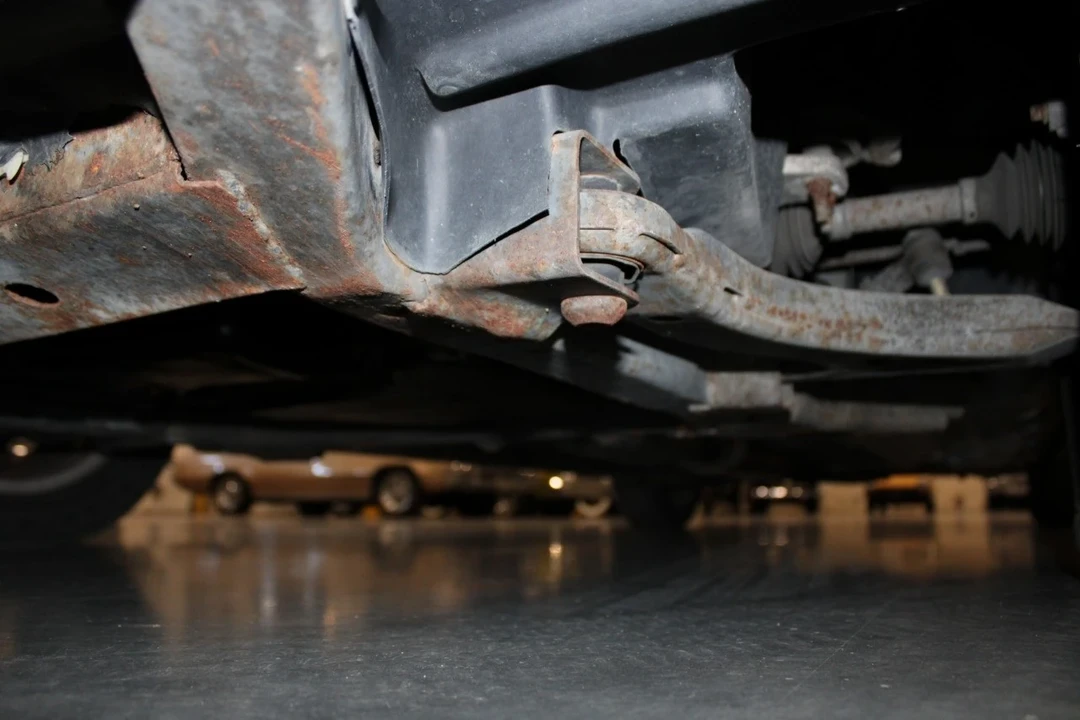 1995 Buick Riviera 8th Gen - Image 16 of 21