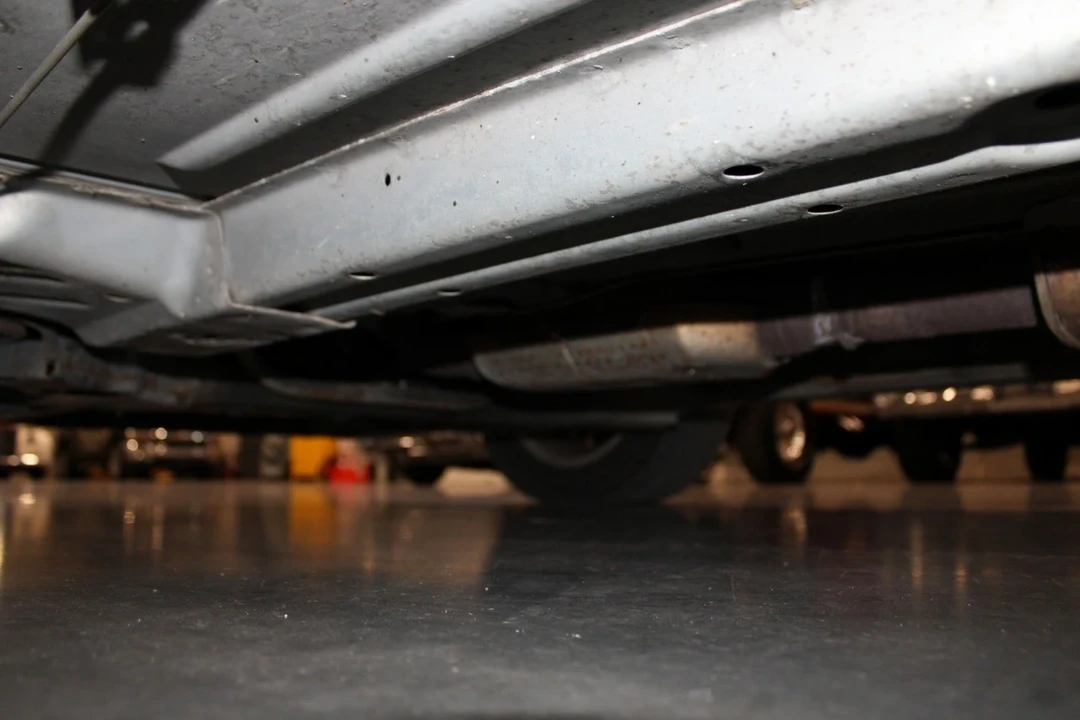 1995 Buick Riviera 8th Gen - Image 17 of 21