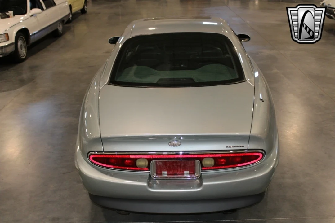 1995 Buick Riviera 8th Gen - Image 7 of 12