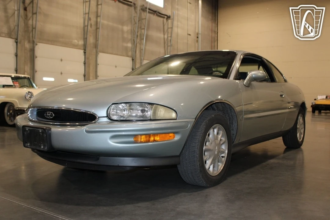 1995 Buick Riviera 8th Gen - Image 19 of 21