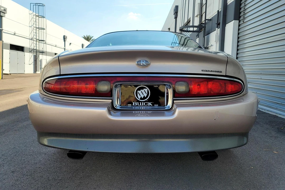1995 Buick Riviera 8th Gen - Image 5 of 31