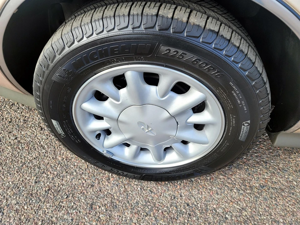 1995 Buick Riviera 8th Gen - Image 28 of 31