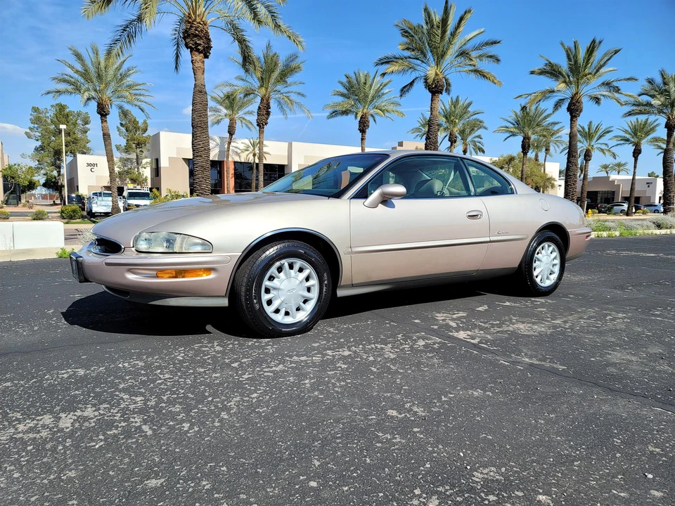 1995 Buick Riviera 8th Gen - Image 8 of 31