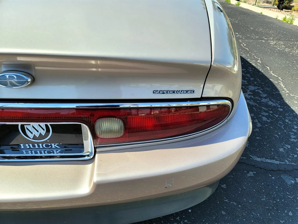 1995 Buick Riviera 8th Gen - Image 26 of 31